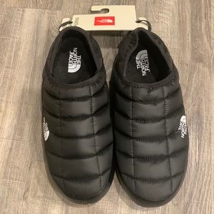 Brand new with tags and box The North Face men’s thermos all traction mule V